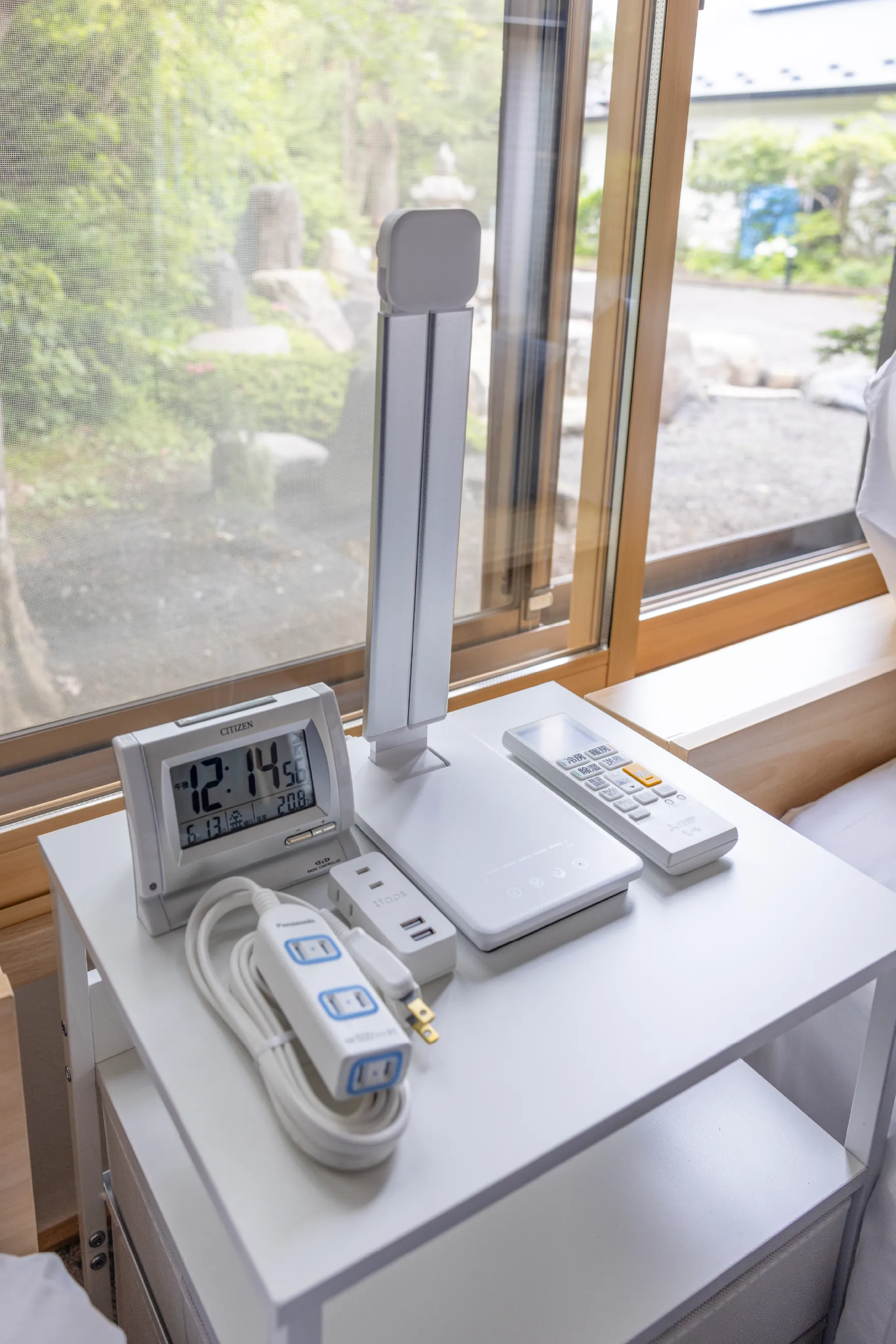 コンセント、ライト類